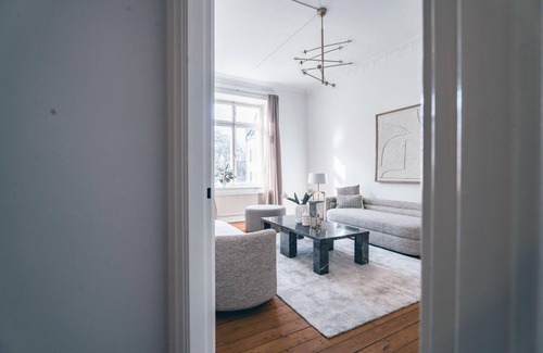 Albano Apartment | Luxurious turn-of-the-century apartment in the center of Stockholm City.