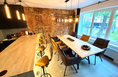 Statiekwartier House | Luxurious vacation house in city center with outdoor sauna