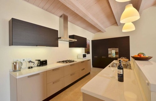 Trequanda Villa | Luxurious Viila on two floors of 221 m2 consisting of a double dining room with kitchen equipped with dishwasher, microwave oven, electric oven, fridge and freezer.Comfortable sofas, fireplace, large breakfast bar, two double bedrooms with private bathro