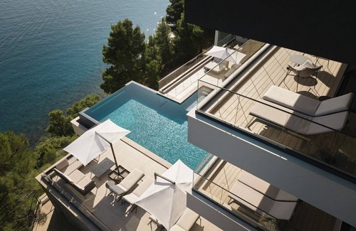 Omis Villa | Luxurious Villa Deluxe Mimice by the sea with heated outdoor and indoor pools, sauna, and gym for 20 people.