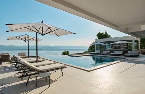 Omis Villa | Luxurious Villa Deluxe Mimice by the sea with heated outdoor and indoor pools, sauna, and gym for 20 people.
