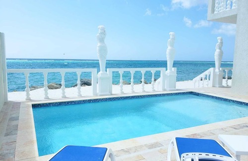 De Bruynewijk Villa | Luxurious Villa Fillipe 3- Brand New! Sea View: Spacious, Private Pool & AC