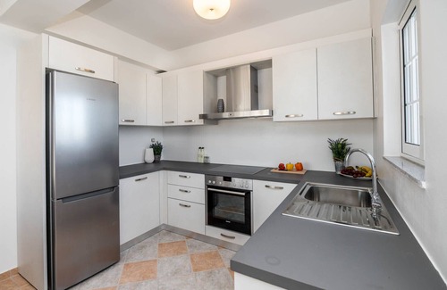 Skala Villa | Luxurious Villa ★Private Pool★Sleeps 6★Sea Views★Free Parking