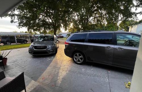 Westchester House | Luxurious Westchester Home Near Miami Clinics