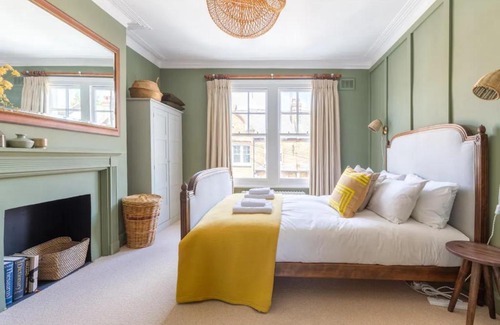 Ferndale Apartment | Luxuriously Designed 3 Bedroom Apartment in Clapham