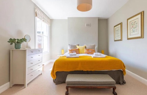 Ferndale Apartment | Luxuriously Designed 3 Bedroom Apartment in Clapham