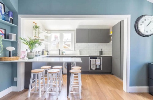 Ferndale Apartment | Luxuriously Designed 3 Bedroom Apartment in Clapham