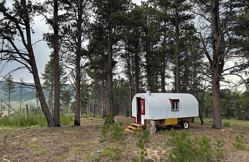 Casper House | Luxuriously Rustic Hand-Crafted Sheep Wagon in Private Wooded Area with Views