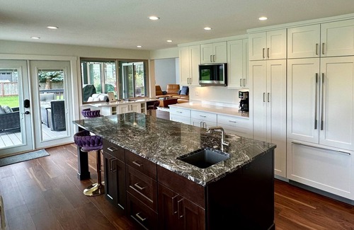 Buckley House | Luxury 1.3 Acre Retreat, Mt. Rainier View, Hiking & Skiing, fabulously furnished