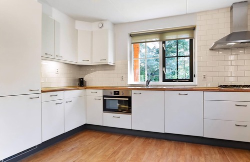 Eerbeek House | Luxury 12-person bungalow - Widely accessible in the holiday park Landal Coldenhove