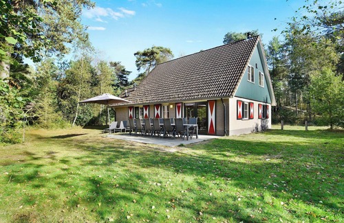 Eerbeek House | Luxury 12-person bungalow - Widely accessible in the holiday park Landal Coldenhove