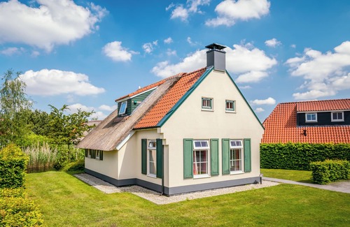 Sevenum House | Luxury 16-32-person group accommodation in the holiday park Landal Domein De Schatberg