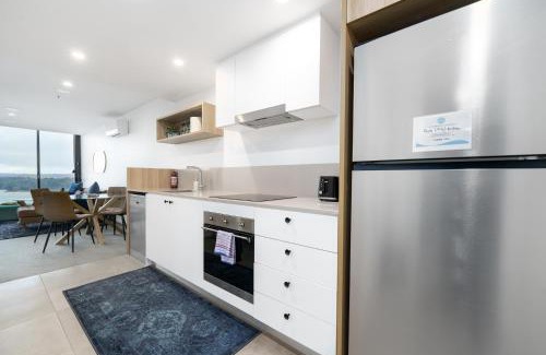 Belconnen Apartment | Luxury 1BR Apt with Lake Views in Belconnen - Hosted by Canstay