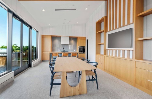 East Boston Apartment | Luxury 1BR Next to Logan Airport 3236