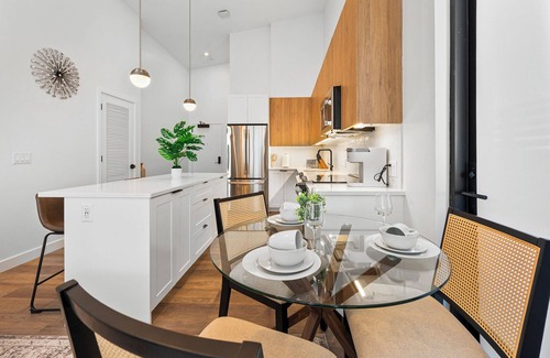 East Boston Apartment | Luxury 1BR Next to Logan Airport 3236