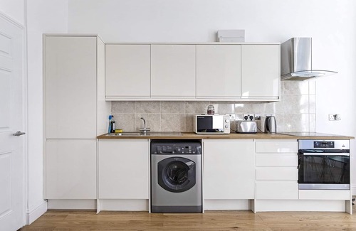Kilburn Apartment | Luxury 2 Bed apartment- Zone 2 (10 mins into Central London)