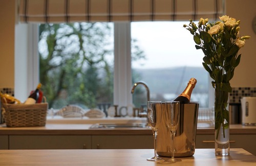 Tarbert Cottage | Luxury 2 bed ensuite cottage in Scottish Estate setting, short walk to loch