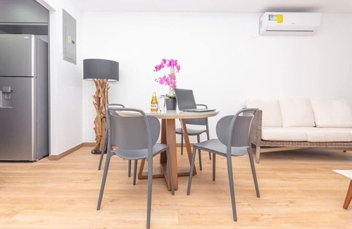 Marbella Condo | Luxury 2 bedroom apt free parking