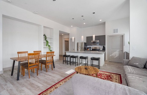 Stony Ridge North Apartment | Luxury 2BD/2BA Next to Airport 0838