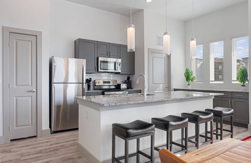 Stony Ridge North Apartment | Luxury 2BD/2BA Next to Airport 0838