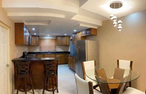 West Gate Hills Condo | Luxury 3 Bedroom 3.5 Bathroom Suite. Close too beaches & local attractions.