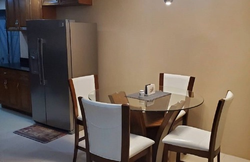 West Gate Hills Condo | Luxury 3 Bedroom 3.5 Bathroom Suite. Close too beaches & local attractions.