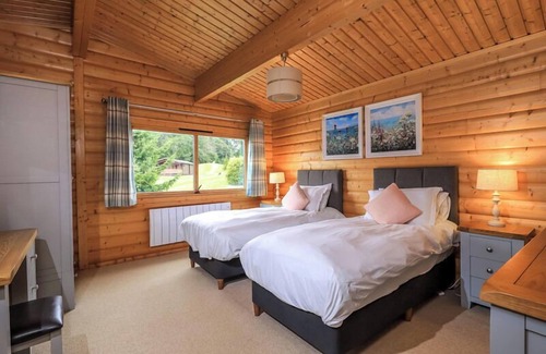 Winchester Cabin | Luxury 3 bedroom Scandinavian Lodge v(sleeps 6)