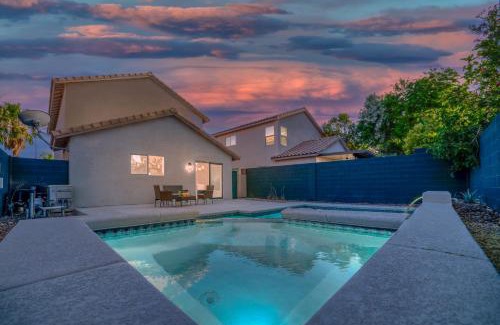Rhodes Ranch Villa | Luxury 3BR Near Strip, Hot Spa & Pool, Gazebo, BBQ