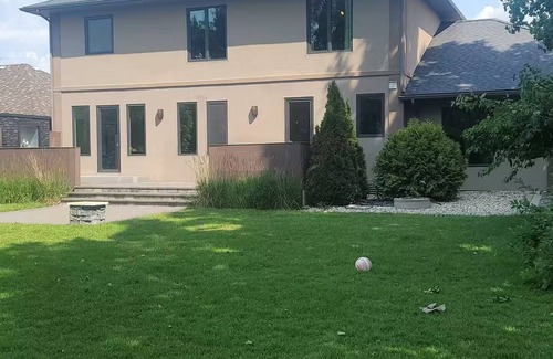 Steinbach House | Luxury 4 Bedroom Home