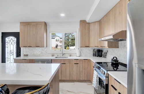 Alden Manor House | Luxury 4BR - 3.5BATH - Sleeps 10