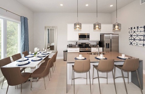 Reunion Bed & Breakfast | Luxury 5 Bed 4 bath With Fun Disney Themed Rooms