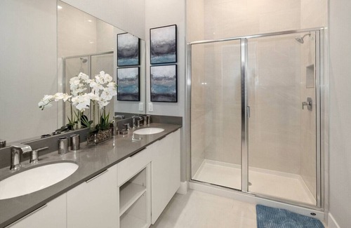 Reunion Bed & Breakfast | Luxury 5 Bed 4 bath With Fun Disney Themed Rooms