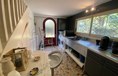 Arcachon Villa | Luxury 5-Bed Villa with Indoor Pool near Arcachon Beach and Shops