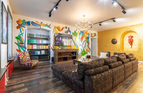 Tsentralny Apartment | Luxury 5 rooms apt on Nevskiy 130