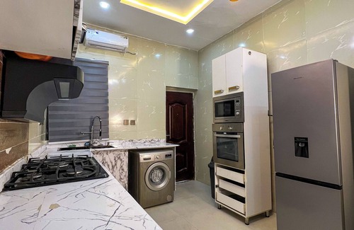 Ofin House | Luxury 5Bed Duplex With Starlink powered wifi Lekki
