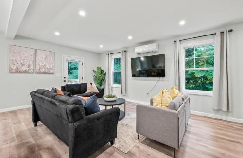 Maple Hill House | Luxury 5BR Home in Central Bloomfield Spot