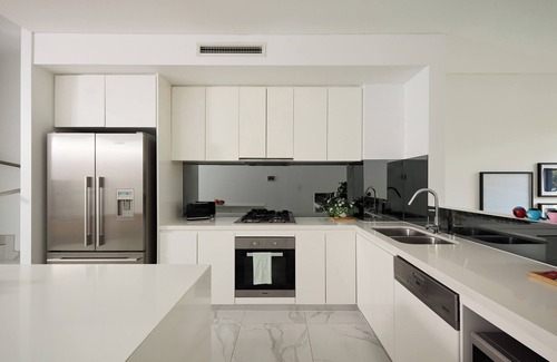 Alexandria House | Luxury 5BR Home | Park Views | Near CBD & Airport