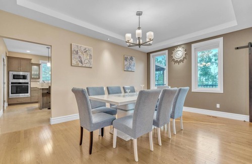 West St. Paul House | Luxury 6-bedroom house with Long driveway in West Saint Paul