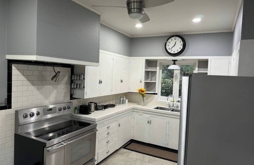 Missouri City House | Luxury 6 Bedroom Vintage Estate home sitting in 11 Acres inside Sienna