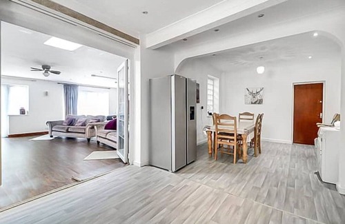 Luton House | Luxury 7 beds 5 baths detached house with parking