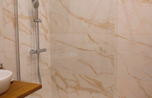 Taranto Apartment | Luxury Acclavio Apartments Silver with hot tub and balcony