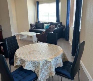 Hoover - Foster Apartment | Luxury apartment in Oakland