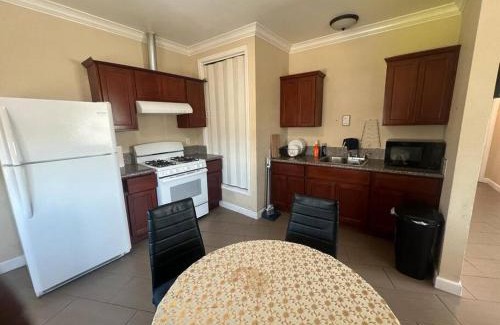 Hoover - Foster Apartment | Luxury apartment in Oakland