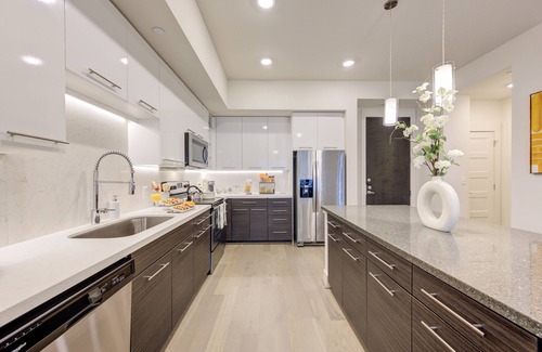 Midtown Apartment | Luxury Apartment W/Comp Breakfast!