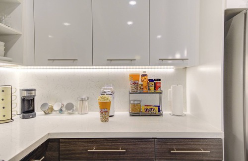 Midtown Apartment | Luxury Apartment W/Comp Breakfast!