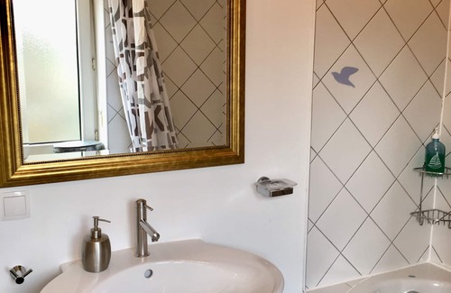 Poecking Apartment | Luxury apartment with balcony, garden use, 3-room, 4 people, Lake Starnberg