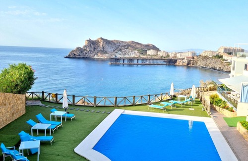 Aguilas Apartment | Luxury apartment with spectacular sea views with communal pool.