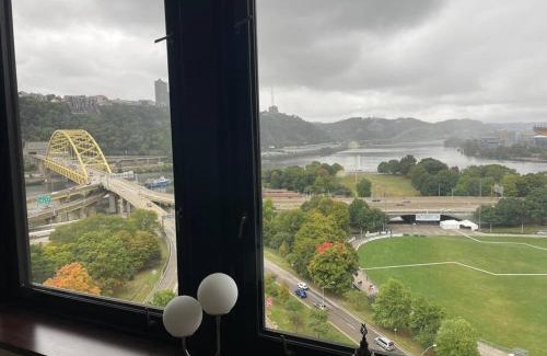 Downtown Pittsburgh Apartment | Luxury Apt at the Point Easy Access To and From Downtown 24-7 Parking