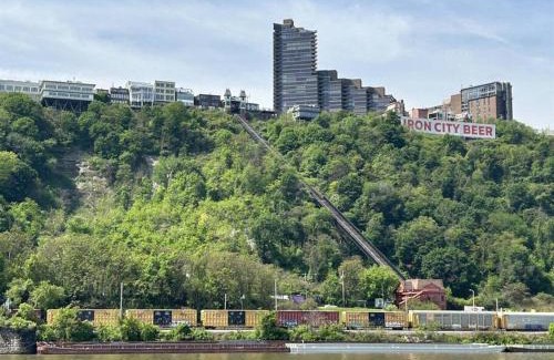 Downtown Pittsburgh Apartment | Luxury Apt at the Point Easy Access To and From Downtown 24-7 Parking