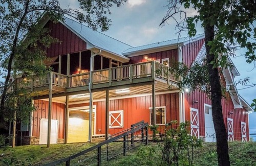 Canton House | Luxury Barndominium with Value-Add Experiencesn